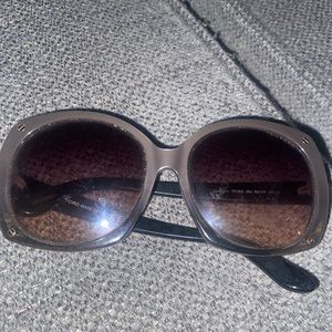 Brown oversized Tom Ford sunglasses.